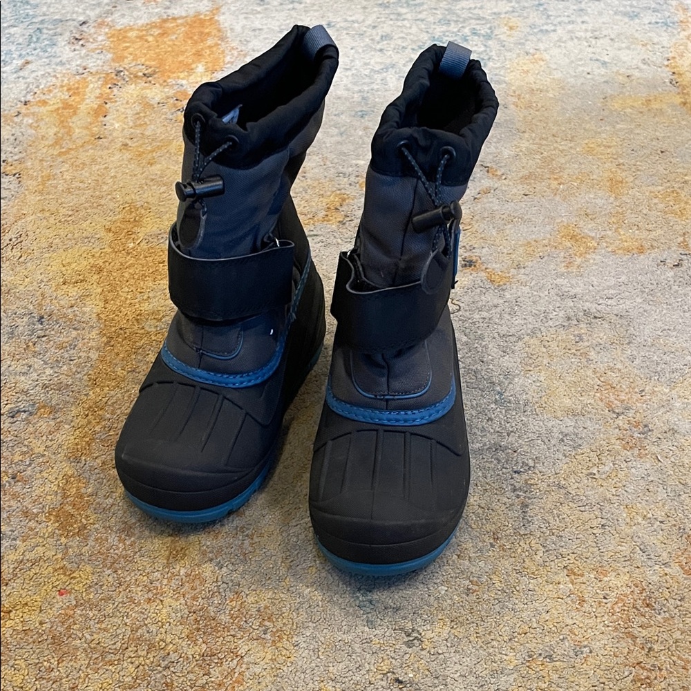 Cat and Jack kids snow boots size 3